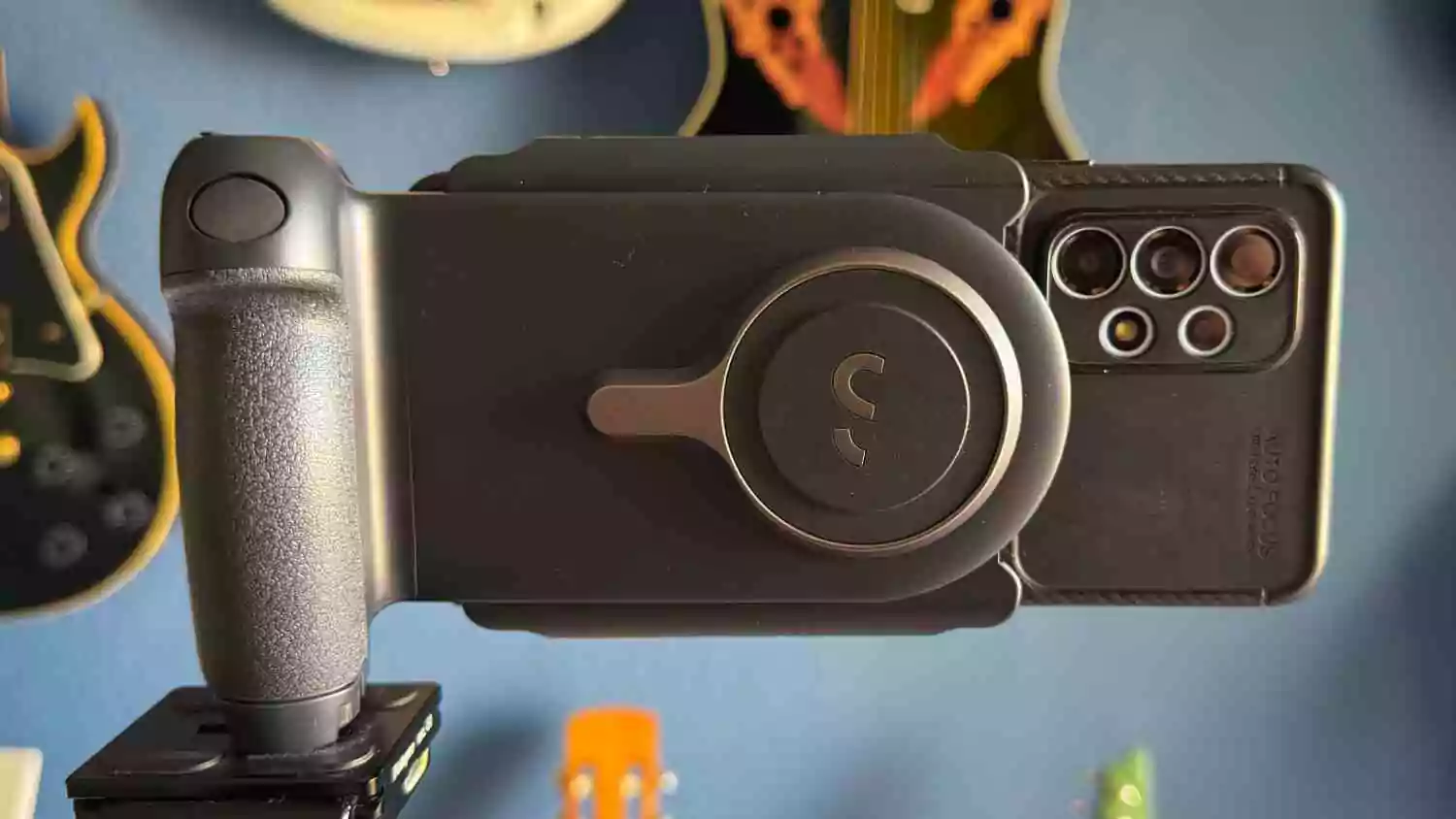 Mittels Stativplatte auf einem Stativ aufgesetzt Horizontal